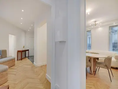 Coin salon dans l'établissement Elegant apartment 3BDR 6P - Champs-Élysées