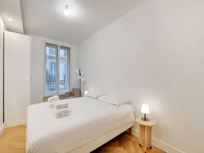 Un ou plusieurs lits dans un hébergement de l'établissement Elegant apartment 3BDR 6P - Champs-Élysées