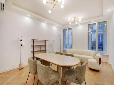 Coin salon dans l'établissement Elegant apartment 3BDR 6P - Champs-Élysées
