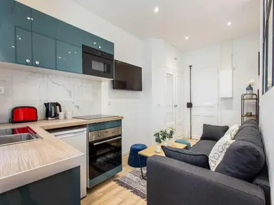 Cuisine ou kitchenette dans l'établissement Superb appt 1BDR 4P - Porte Maillot Ternes