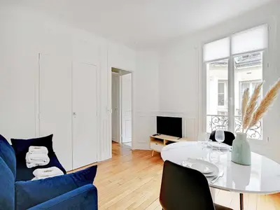 Télévision ou salle de divertissement dans l'établissement Charming apartment near the Eiffel Tower - Mobility lease
