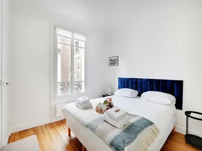 Un ou plusieurs lits dans un hébergement de l'établissement Charming apartment near the Eiffel Tower - Mobility lease