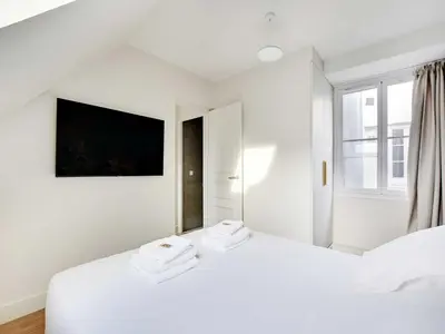 Un ou plusieurs lits dans un hébergement de l'établissement Bright apartment - 2BDR- 4P- Jardin du Luxembourg