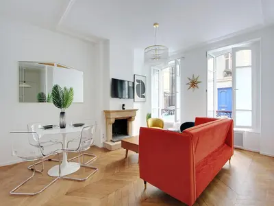 Télévision ou salle de divertissement dans l'établissement Nice apartment 1 BDR 2 P - Parc Monceau