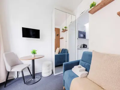 Télévision ou salle de divertissement dans l'établissement Charming studio for 2 people - Mobility lease