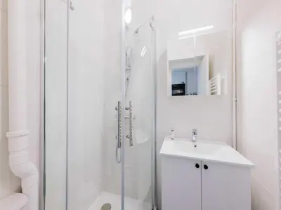 Salle de bains dans l'établissement Charming studio for 2 people - Mobility lease