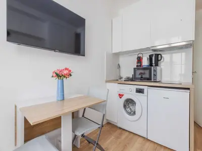 Cuisine ou kitchenette dans l'établissement Studio Charmant 16ème Ar - bail mobilité