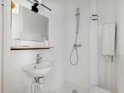 Salle de bains dans l'établissement Cosy studio - 2P - St Germain-des-Pres Odeon