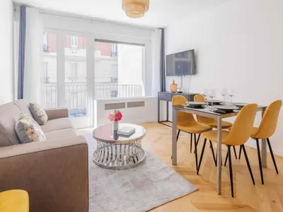 Coin salon dans l'établissement Spacious apartment near Paris - Mobility lease