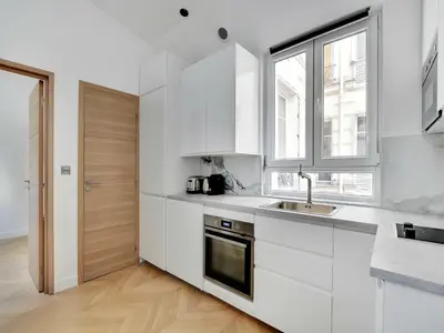 Cuisine ou kitchenette dans l'établissement Elegant flat near Champs-Élysées