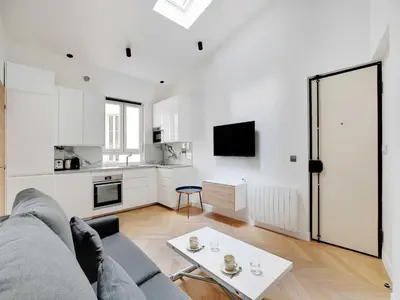 Cuisine ou kitchenette dans l'établissement Elegant flat near Champs-Élysées
