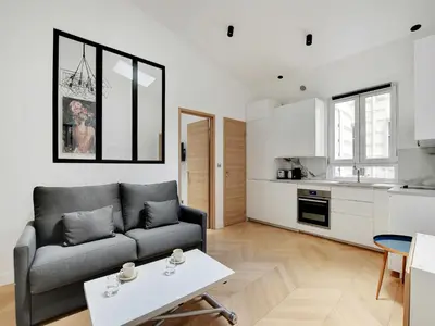 Cuisine ou kitchenette dans l'établissement Elegant flat near Champs-Élysées
