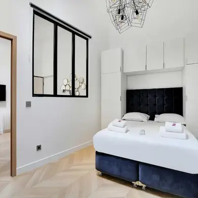 Elegant flat near Champs-Élysées