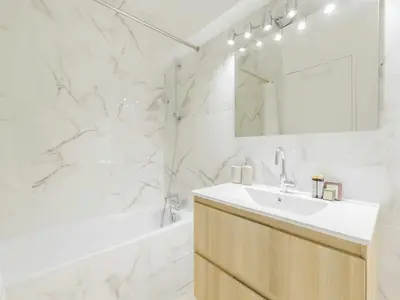 Salle de bains dans l'établissement Apartment near 1 BDR 4P La Villette