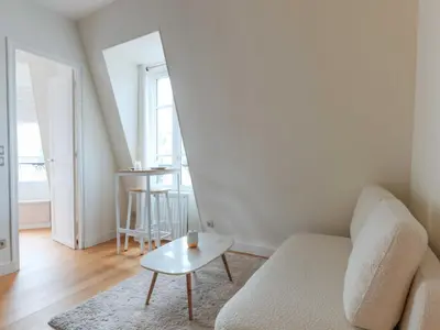 Coin salon dans l'établissement Bright apartment - 1 BDR 2 P - Etoile Trocadéro
