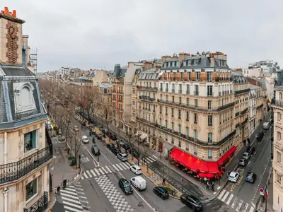 Vue générale sur Paris ou vue de la ville depuis l'appartement