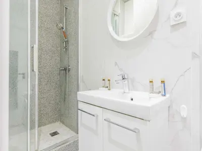 Salle de bains dans l'établissement Cosy Appt - 1 BDR 2P - Necker - le Bon Marché
