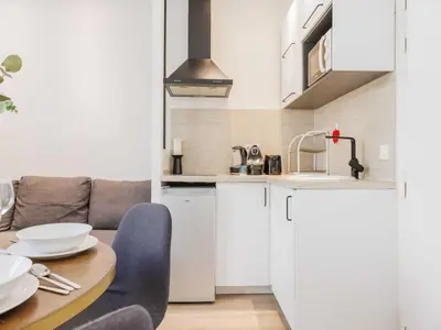 Cuisine ou kitchenette dans l'établissement Cosy Appt - 1 BDR 2P - Necker - le Bon Marché