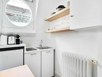 Cuisine ou kitchenette dans l'établissement Studette View of the Eiffel Tower Victor Hugo 2 -BAIL MOBILITE