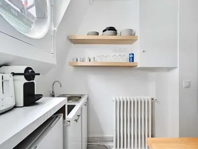 Cuisine ou kitchenette dans l'établissement Studette View of the Eiffel Tower Victor Hugo 2 -BAIL MOBILITE