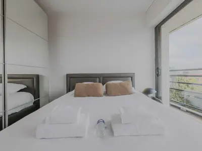 Un ou plusieurs lits dans un hébergement de l'établissement Modern Apt with Balcony - 1BD 4P- Levallois-Perret