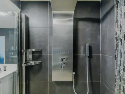 Salle de bains dans l'établissement Modern Apt with Balcony - 1BD 4P- Levallois-Perret