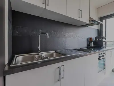 Cuisine ou kitchenette dans l'établissement Modern Apt with Balcony - 1BD 4P- Levallois-Perret