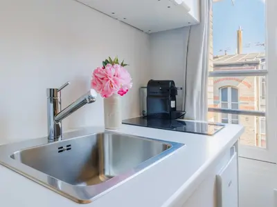 Cuisine ou kitchenette dans l'établissement Studio COSY - 17th ard - Mobility lease