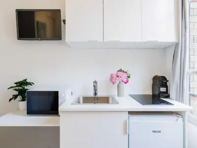 Cuisine ou kitchenette dans l'établissement Studio COSY - 17th ard - Mobility lease