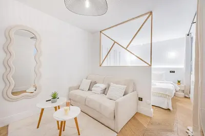 Un ou plusieurs lits dans un hébergement de l'établissement Suite luxueuse Elysee Faubourg St Honore Paris 8