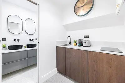 Cuisine ou kitchenette dans l'établissement Suite luxueuse Elysee Faubourg St Honore Paris 8