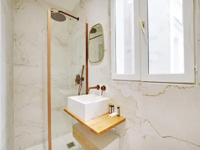 Salle de bains dans l'établissement Beautiful studio -16 ard de paris- Mobility lease
