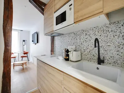 Cuisine ou kitchenette dans l'établissement Beautiful studio -16 ard de paris- Mobility lease