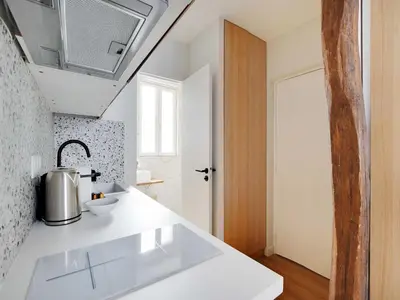 Cuisine ou kitchenette dans l'établissement Beautiful studio -16 ard de paris- Mobility lease