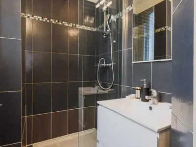 Salle de bains dans l'établissement Comfortable flat - 1BD 4P - Gare Est