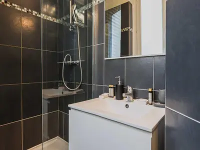 Salle de bains dans l'établissement Comfortable flat - 1BD 4P - Gare Est