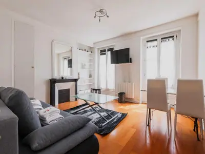 Télévision ou salle de divertissement dans l'établissement Comfortable flat - 1BD 4P - Gare Est