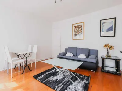 Coin salon dans l'établissement Comfortable flat - 1BD 4P - Gare Est
