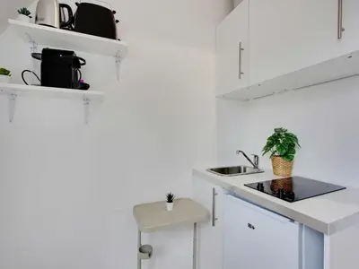 Cuisine ou kitchenette dans l'établissement Bedroom 1 - Place Victor Hugo Trocadero - BAIL MOBILITE