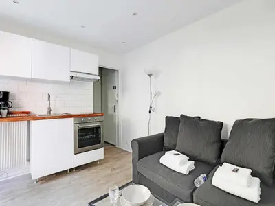 Cuisine ou kitchenette dans l'établissement cosy studio 2p - buttes chaumont - bail mobilité