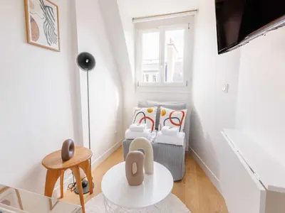 Un ou plusieurs lits dans un hébergement de l'établissement Studio COSY - 17th arrd - Mobility lease