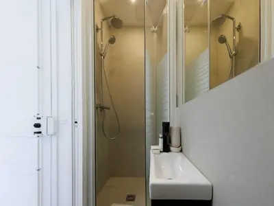 Salle de bains dans l'établissement Studio COSY - 17th arrd - Mobility lease