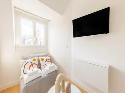 Télévision ou salle de divertissement dans l'établissement Studio COSY - 17th arrd - Mobility lease