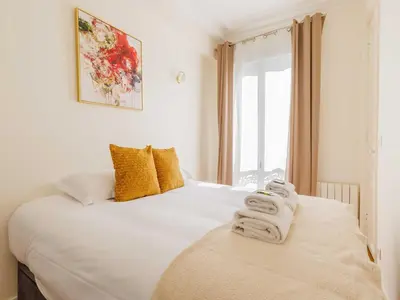 Un ou plusieurs lits dans un hébergement de l'établissement COSY apartment -1BDR 4P -near Les Halles
