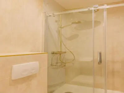 Salle de bains dans l'établissement COSY apartment -1BDR 4P -near Les Halles