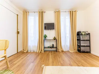 Télévision ou salle de divertissement dans l'établissement Cosy Studio 2P Quai de Jemmapes