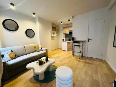 Cuisine ou kitchenette dans l'établissement L'Eiffel - Charmant studio proche Tour Eiffel