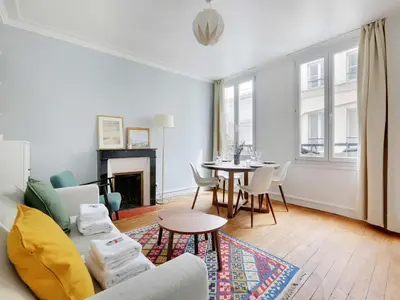 Coin salon dans l'établissement Peaceful Apt - 1BD 4P - Palais Royal Louvre