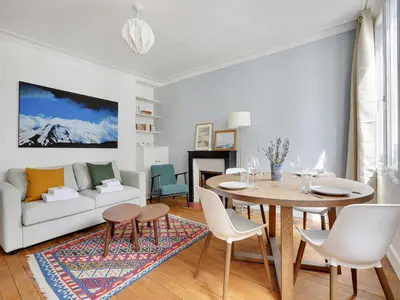 Coin salon dans l'établissement Peaceful Apt - 1BD 4P - Palais Royal Louvre