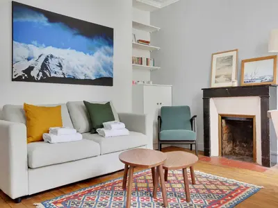 Coin salon dans l'établissement Peaceful Apt - 1BD 4P - Palais Royal Louvre